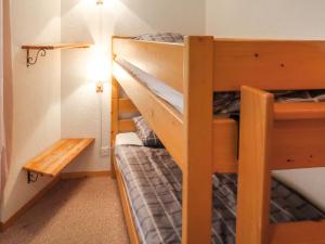 Двуетажно легло или двуетажни легла в стая в Apartment Mont Fort 55 by Interhome