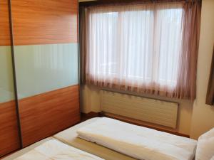 Letto o letti in una camera di Apartment Valetta Sura by Interhome