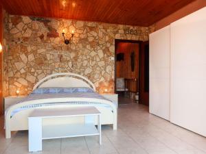 Postel nebo postele na pokoji v ubytování Apartment Visnja-2 by Interhome