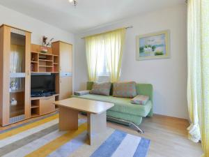 TV a/nebo společenská místnost v ubytování Apartment Jadran-4 by Interhome + 15 fotografií