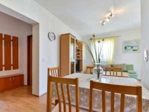 Posezení v ubytování Apartment Jadran-4 by Interhome