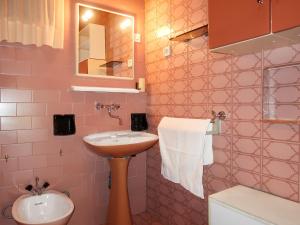 Kúpeľňa v ubytovaní Apartment Visnja-1 by Interhome