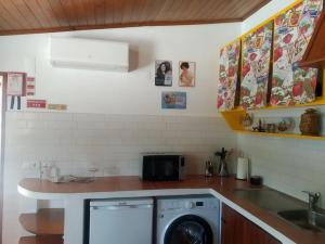 A cozinha ou cozinha compacta de DEl Rey Guest House