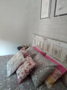 Cama ou camas em um quarto em DEl Rey Guest House