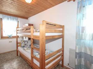 Postel nebo postele na pokoji v ubytování Chalet Katharina by Interhome