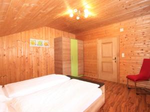 Łóżko lub łóżka w pokoju w obiekcie Apartment Heidi-3 by Interhome