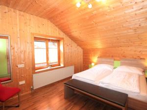 Łóżko lub łóżka w pokoju w obiekcie Apartment Heidi-3 by Interhome