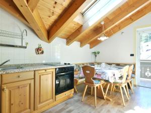 Kuchyň nebo kuchyňský kout v ubytování Apartment Cecilia-4 by Interhome