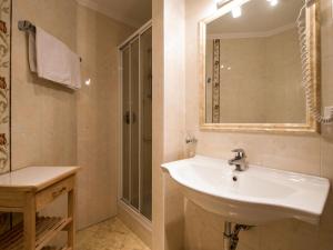 Kúpeľňa v ubytovaní Apartment Ornella-1 by Interhome
