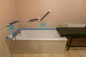 Bagno di Holifield Farm Hostel & Community Project