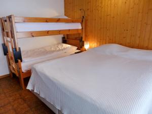 Postel nebo postele na pokoji v ubytování Apartment Opale 4 by Interhome