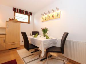 Kép Apartment Hagele by Interhome szállásáról Flaurlingban a galériában Még 13 kép