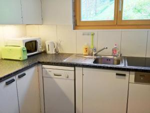 Η κουζίνα ή μικρή κουζίνα στο Fantastic view, cosy flat in chalet Bergfink