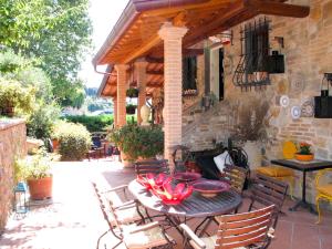 Vonkajšia záhrada v ubytovaní Villa Capo Corso by Interhome