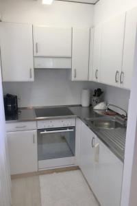 Kuchyň nebo kuchyňský kout v ubytování Apartment Val Signina-1 by Interhome