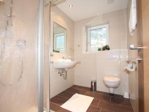 Koupelna v ubytování Apartment Pfeifer-1 by Interhome + 13 fotografií