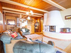 Setusvæði á Chalet The Schatzie by Interhome