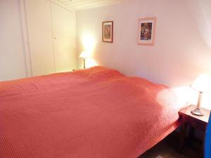 En eller flere senger på et rom på Apartment Tourbillon A 31 by Interhome