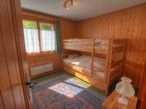 
Ein Etagenbett oder Etagenbetten in einem Zimmer der Unterkunft Chalet Clarine
