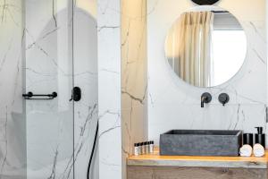 Kúpeľňa v ubytovaní White Rock Villas Nikiana