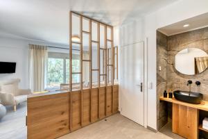 Kuchyňa alebo kuchynka v ubytovaní White Rock Villas Nikiana