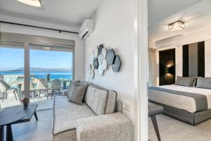 Posteľ alebo postele v izbe v ubytovaní White Rock Villas Nikiana
