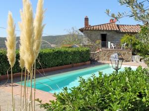 Bazén v ubytovaní Holiday Home Montechioccioli-1 by Interhome alebo v jeho blízkosti