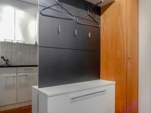 Kuchyň nebo kuchyňský kout v ubytování Apartment Matten - Utoring-12 by Interhome
