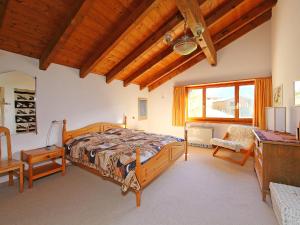 Cama o camas de una habitación en Chalet Albula by Interhome