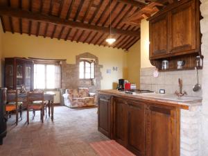 Köök või kööginurk majutusasutuses Apartment Mimosa - Borgo la Civitella by Interhome