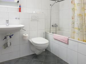 Koupelna v ubytování Apartment Sonnheim by Interhome