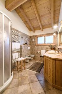 O baie la Chalet Chalet Anna by Interhome