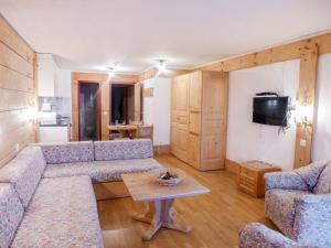 TV a/nebo společenská místnost v ubytování Apartment Le Bristol B11 by Interhome