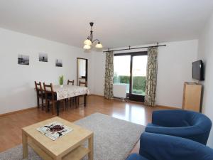 Televízia a/alebo spoločenská miestnosť v ubytovaní Apartment Liebl-1 by Interhome