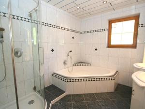 Kúpeľňa v ubytovaní Apartment Hansjörg-5 by Interhome