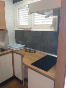 a kitchen with a counter with a sink and a window at Apartamento vistas al mar de La Pineda in Salou +50 photos