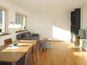 Kuchyň nebo kuchyňský kout v ubytování Apartment Zillertalblick by Interhome