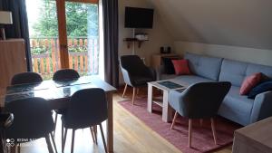 Televisyen dan/atau pusat hiburan di Apartament Góry i Doliny