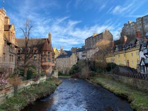 Gallery image of Stylish & Charming Retreat for 2- City Centre! in Edinburgh