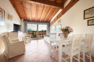 a living room with a white table and chairs at Residence Villa Antica Torre in San Felice del Benaco
