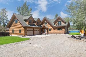 Gallery image of Antler Cove Log Home in Sagle