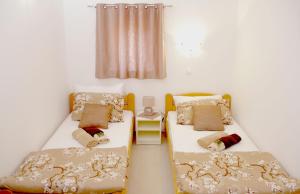 Un pat sau paturi într-o cameră la Du Lux Apartment 2