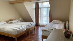 Rúm í herbergi á Mestiatour Guest House