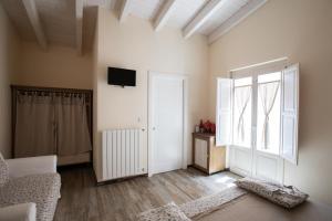 a living room with a couch and a window at Camere Caroseno in Castellana Grotte