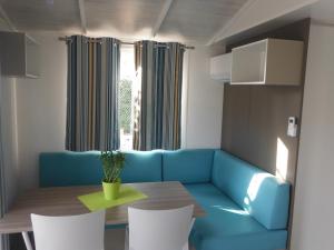 Camping l'Eléphant的休息区