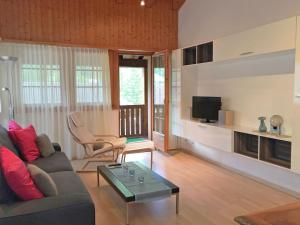 TV a/nebo společenská místnost v ubytování Apartment Diana by Interhome