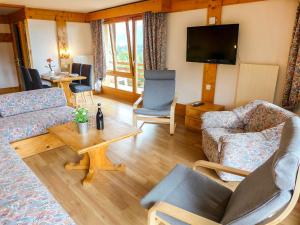 Televisyen dan/atau pusat hiburan di Apartment Le Bristol A20 by Interhome