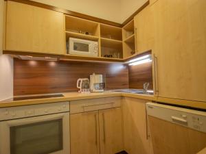Η κουζίνα ή μικρή κουζίνα στο Apartment Alpin-7 by Interhome