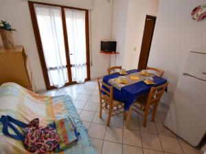 TV a/nebo společenská místnost v ubytování Apartment Casa Daniela-1 by Interhome