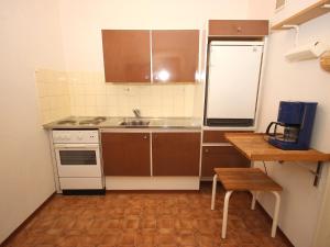 Kuchyň nebo kuchyňský kout v ubytování Apartment Am Birkenhain-19 by Interhome